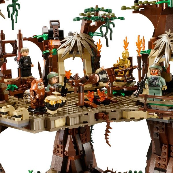 Пластмассовый конструктор LEGO Star Wars Деревня Эвоков (10236)