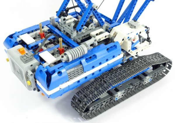 Пластмассовый конструктор LEGO Technic Гусеничный кран (42042)