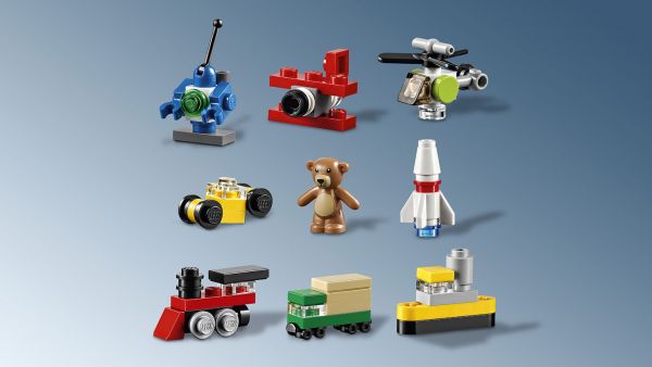 Пластиковый конструктор LEGO Creator Зимний магазин игрушек (10249)