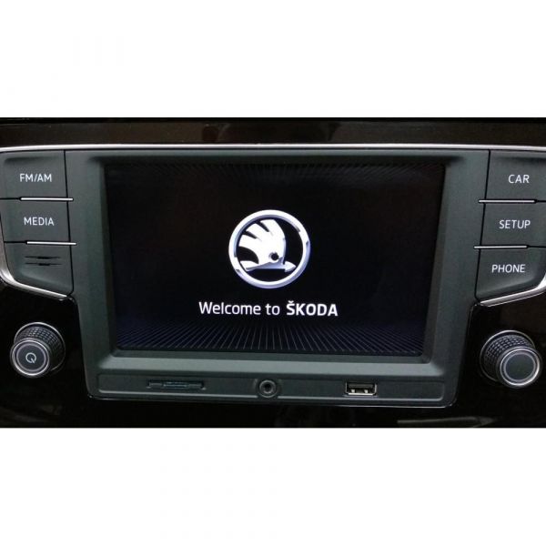Штатная магнитола RCD-330 MQB Skoda Octavia A7