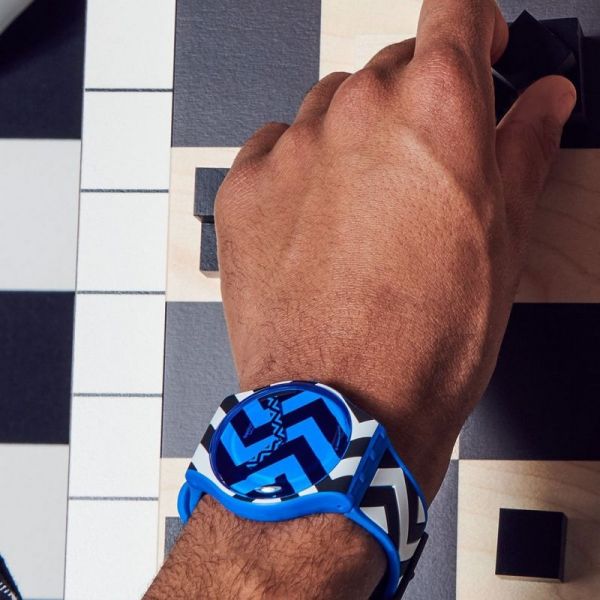 Наручные часы Swatch BLUZAG SUOS111